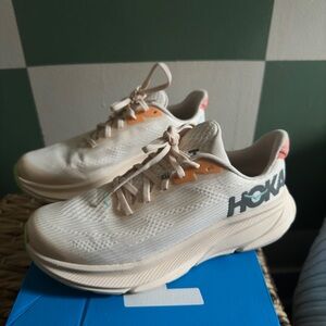 HOKA Clifton 9